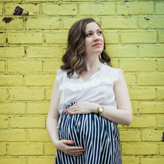 Giving you pensive maternity moment & East Coast prep. Captured by v. talented @cleanplatepictures.
.
.
.
#22weekspregnant #motherhood #maternityshoot #nycmaternity #livecolorfully #thatsdarling #darlingweekend #walltraveled #dumbobrooklyn #stripestyle
